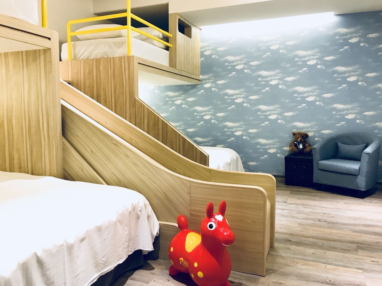 superior loft | desk, free wifi, bed sheets