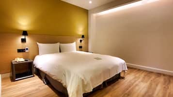 Standard Double Room | Desk, free WiFi, bed sheets