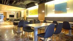 Daily buffet breakfast (TWD 250 per person) - Hub Hotel (Taoyuan City)