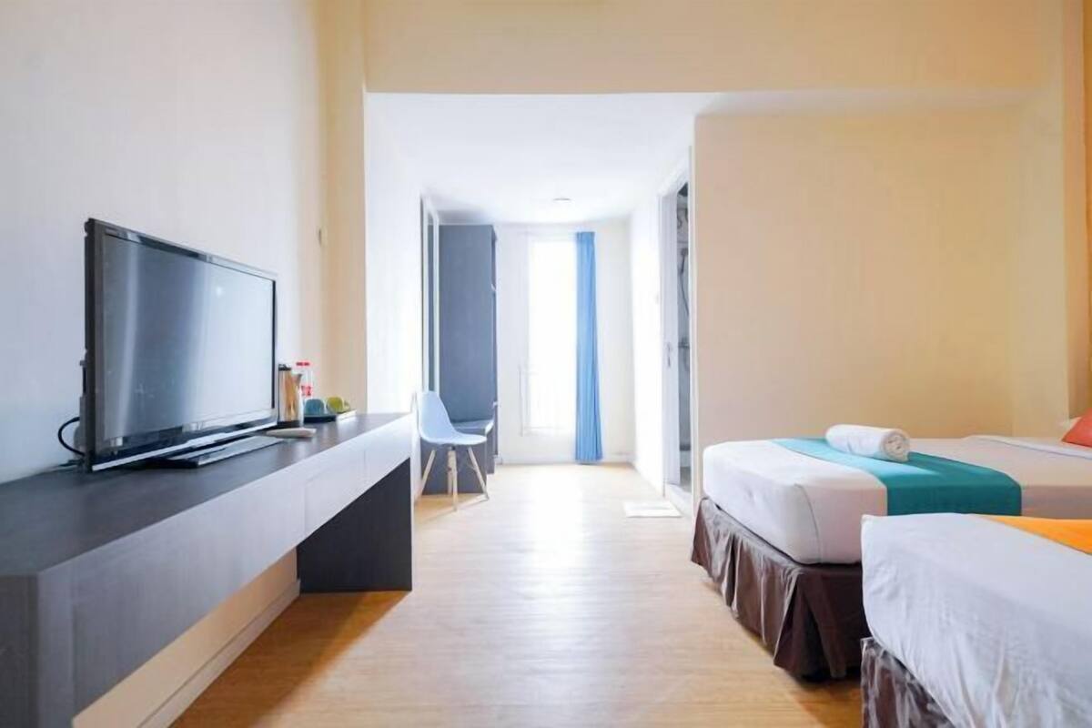 In-room safe, desk, iron/ironing board, free WiFi