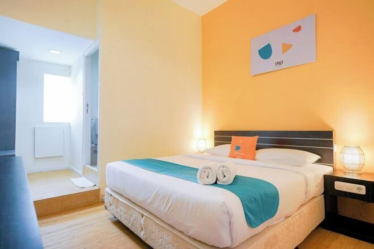 In-room safe, desk, iron/ironing board, WiFi (free)