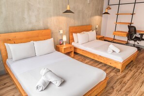 Standard Twin Room | Free WiFi, bed sheets - Socialtel Provenza Medellin (Medellín)