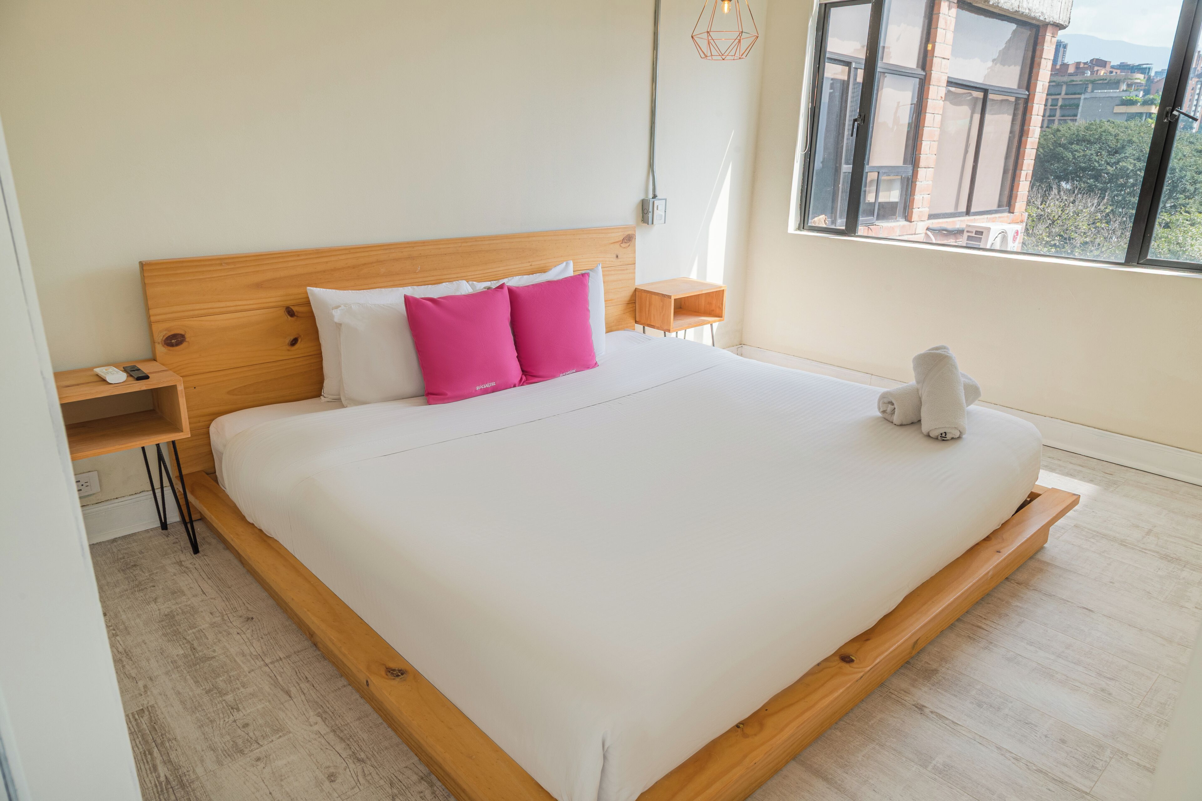 Free WiFi, bed sheets