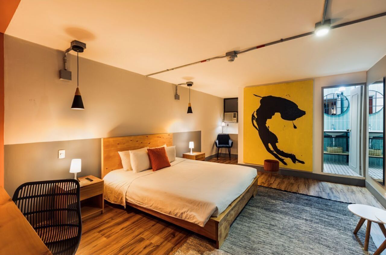 Free WiFi, bed sheets