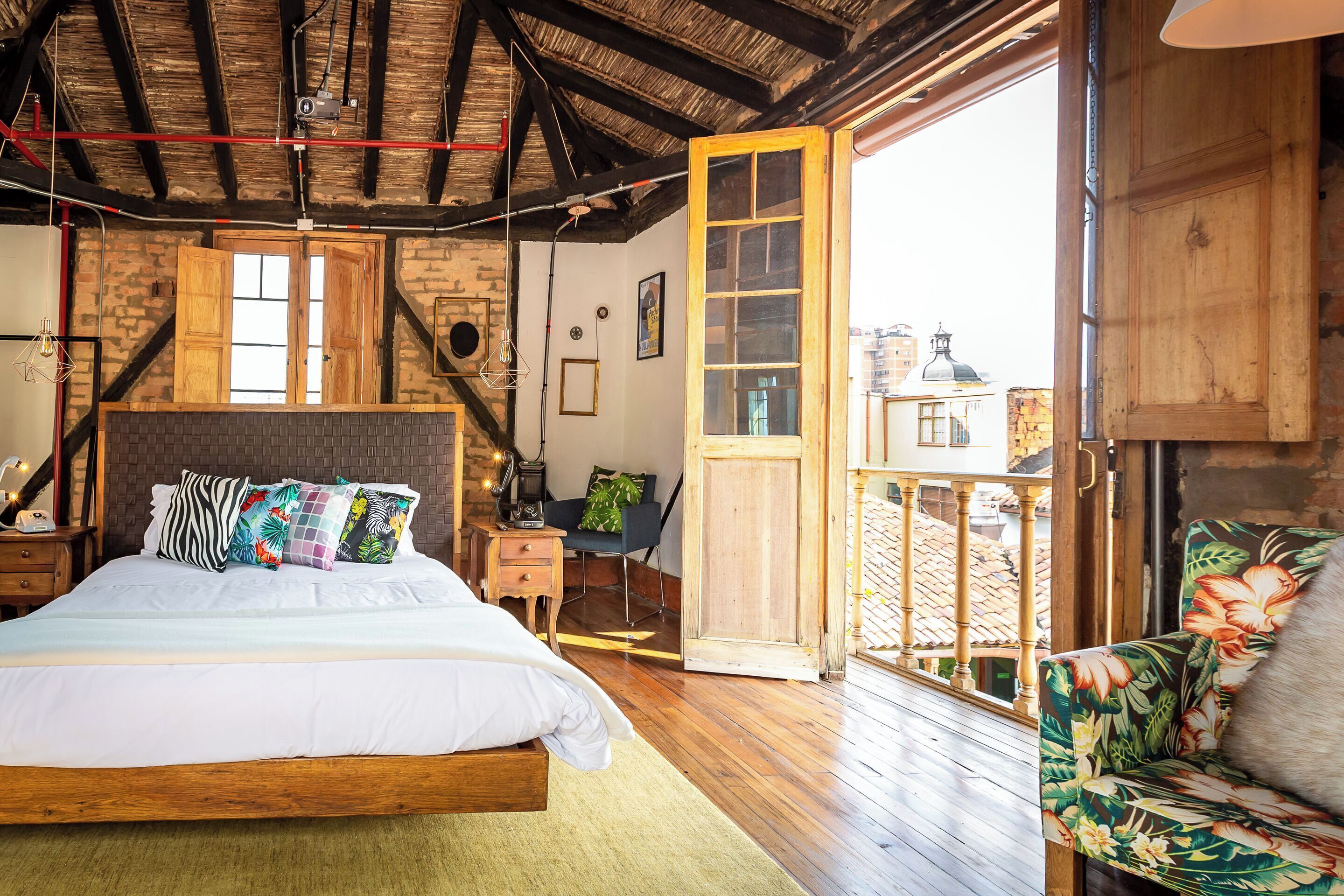 Rockstar Suite | Free WiFi, bed sheets