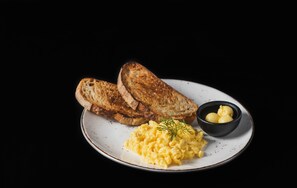 Petit déjeuner préparé à la commande compris tous les jours