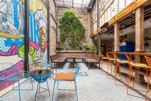 Breakfast, lunch and dinner served - Delgadillo Hotel by Socialtel (Bogotá)