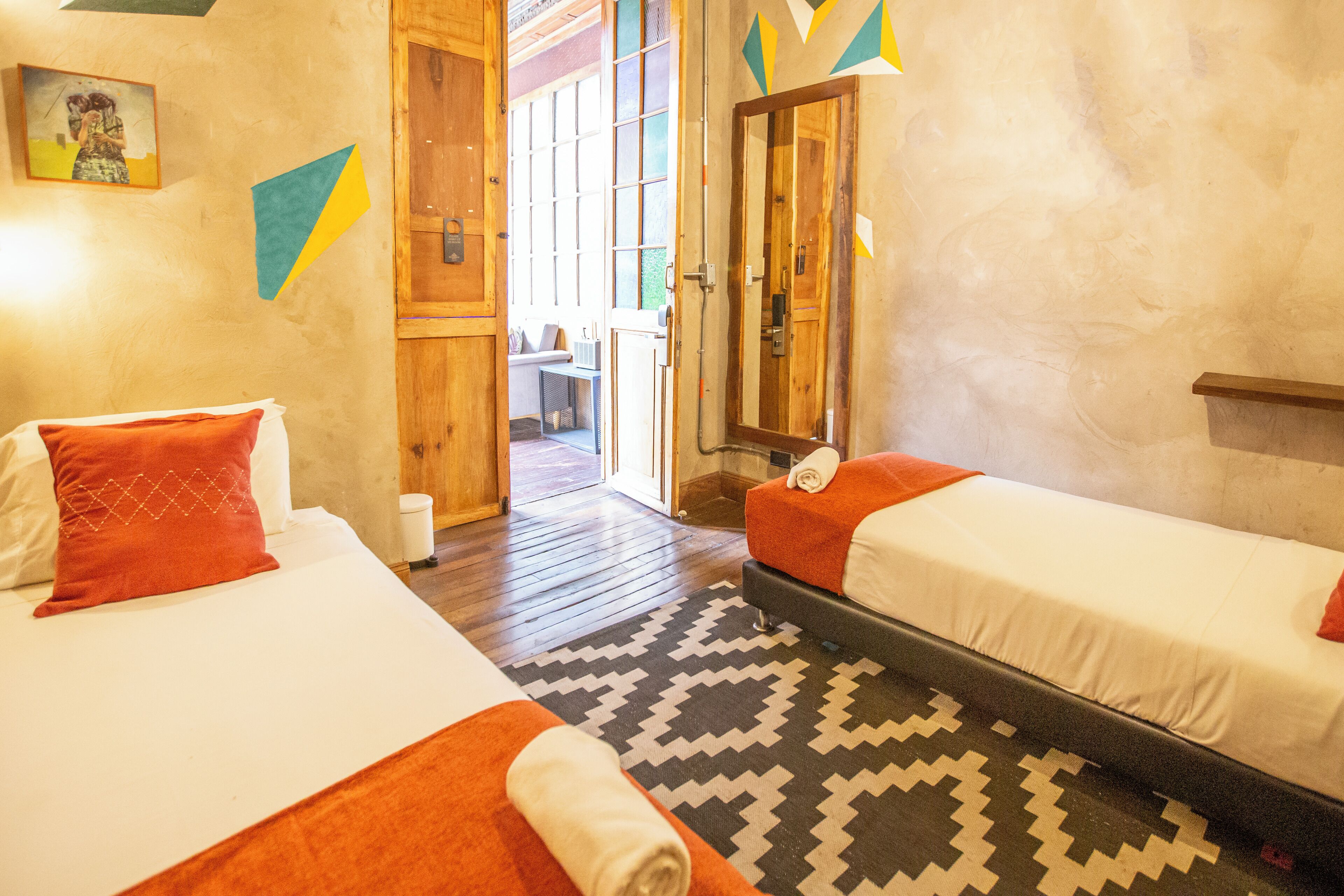 Chambre de base avec lits jumeaux | Accès au Wi-Fi (inclus), literie fournie