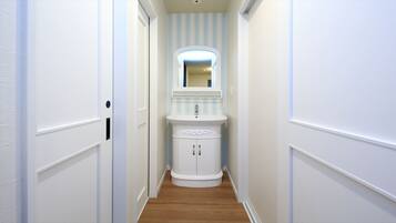 1st Floor Japanese Style Room A | Bathroom amenities | Combined shower/tub, free toiletries, hair dryer, slippers