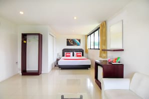 Deluxe Double Room | Minibar, desk, free WiFi, bed sheets - OYO 318 Pak D Resort (Bangkok)