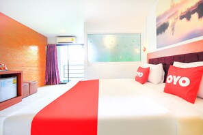 Chambre supérieure double | Minibar, bureau, accès au Wi-Fi (inclus), literie fournie