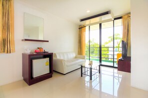 Deluxe Double Room | Minibar, desk, free WiFi, bed sheets - OYO 318 Pak D Resort (Bangkok)