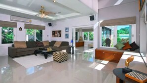 8 Bedrooms Villa | Living room | LCD TV - 8 Bedrooms Twin Villas in Chaweng SDV193/194-By Samui Dream Villas (Koh Samui)