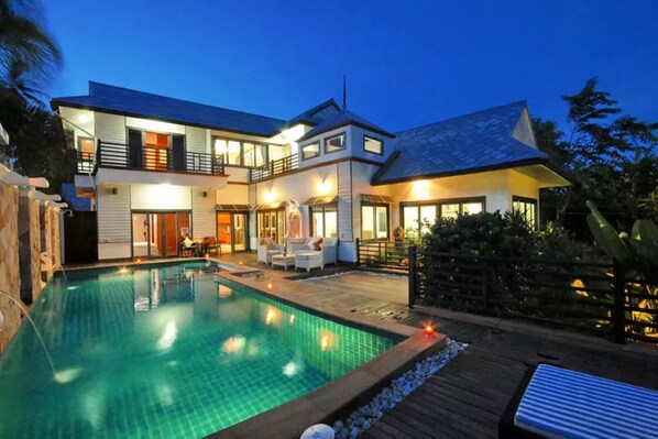 Fasade – kveld/natt