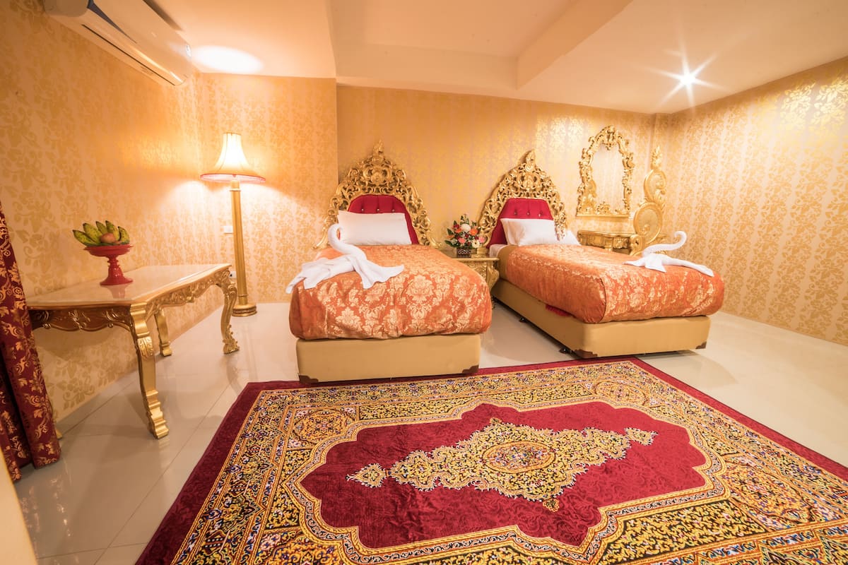 Deluxe Twin Room | Minibar, rollaway beds, free WiFi, bed sheets