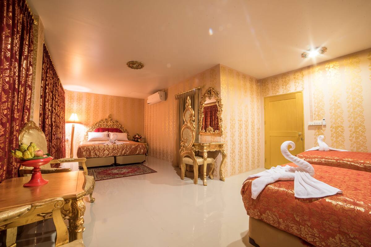Family Suite, Multiple Beds | Minibar, free WiFi, bed sheets