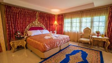 Minibar, free WiFi, bed sheets