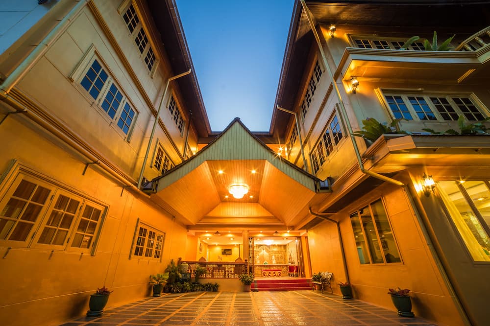 Nakaraj Princess Chiang Rai - Walking Street