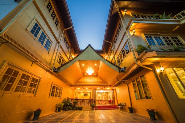 Front of property - evening/night