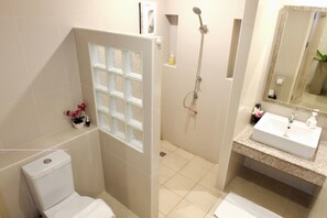 Dortoir Partagé, femmes uniquement, non-fumeur, vue ville | Salle de bain