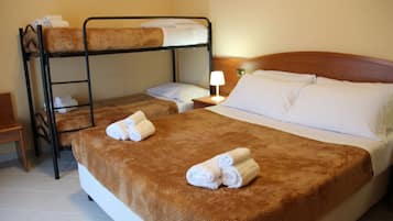 Quadrupla Classic, 1 camera da letto | Biancheria da letto di alta qualità, una cassaforte in camera