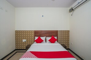 Bàn, giường gấp/giường phụ (miễn phí) 