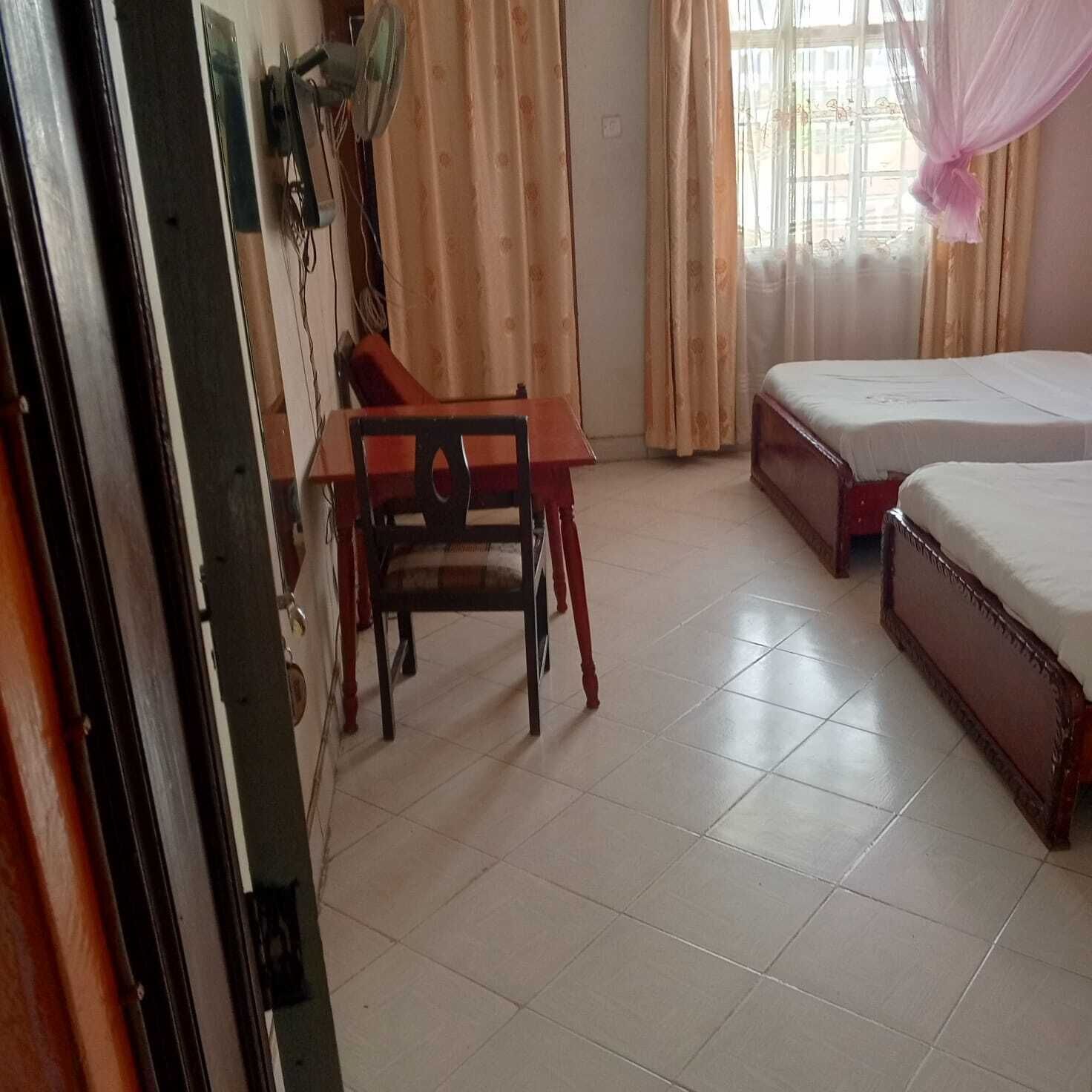 Habitación estándar con 2 camas individuales | Ropa de cama de alta calidad y escritorio