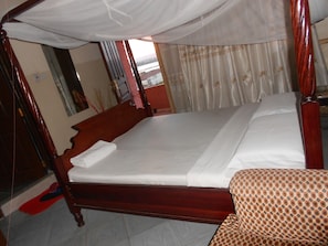Deluxe Room, 1 King Bed, Lake View | Lake view