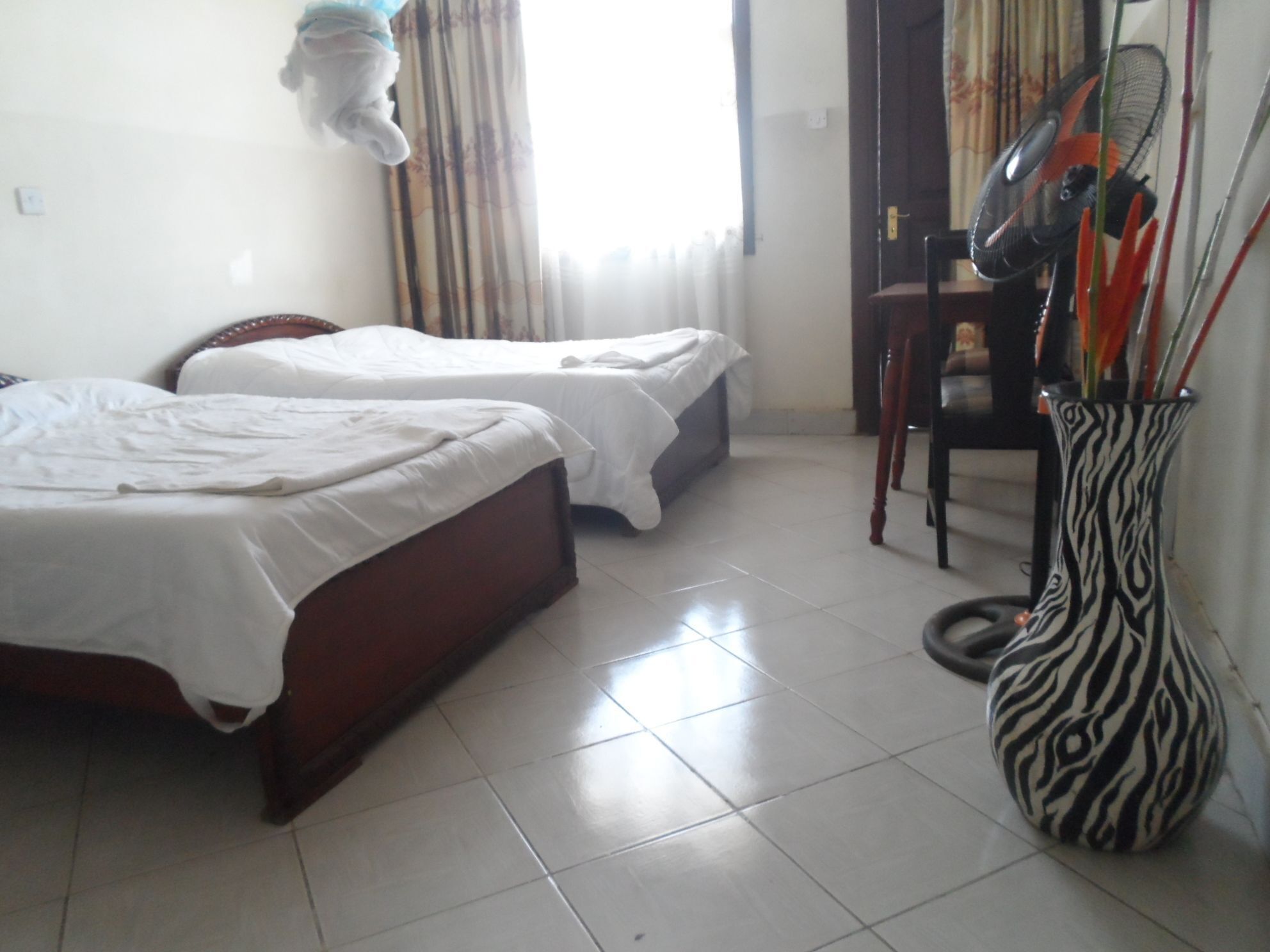 Ropa de cama de alta calidad y escritorio