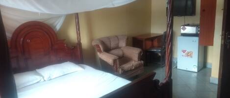 Ropa de cama de alta calidad y escritorio