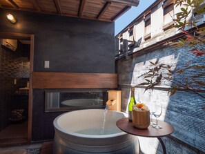 Premier House | Bathroom | Separate bathtub and shower, deep-soaking bathtub, free toiletries - Kiraku Kyoto Gion (Kyoto)