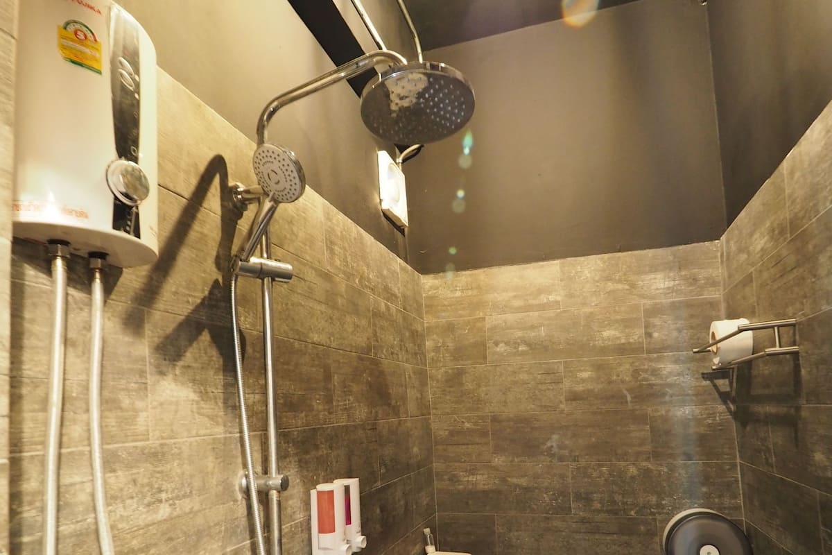 Shower, free toiletries, hair dryer, towels