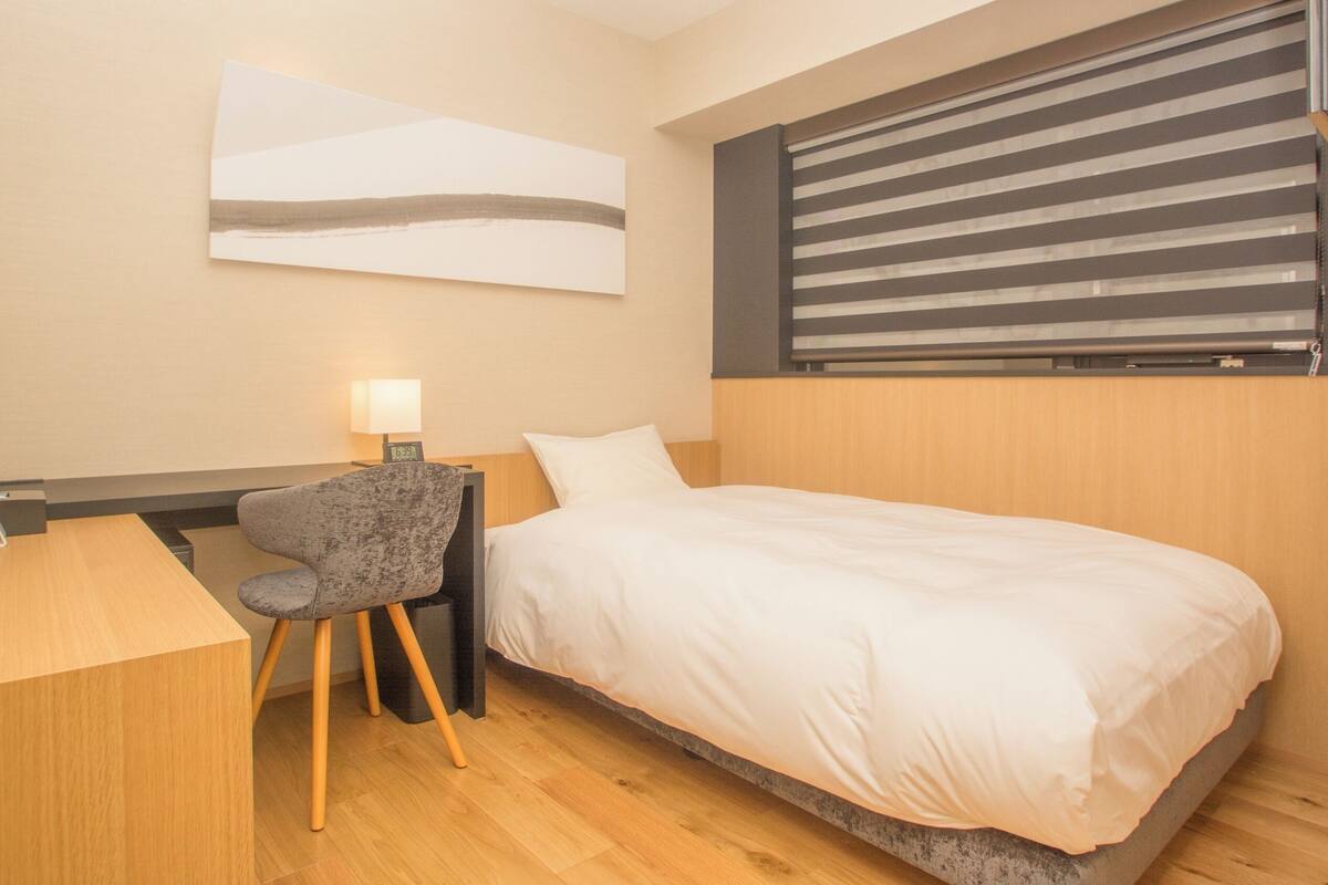 1 bedroom, desk, free WiFi, bed sheets