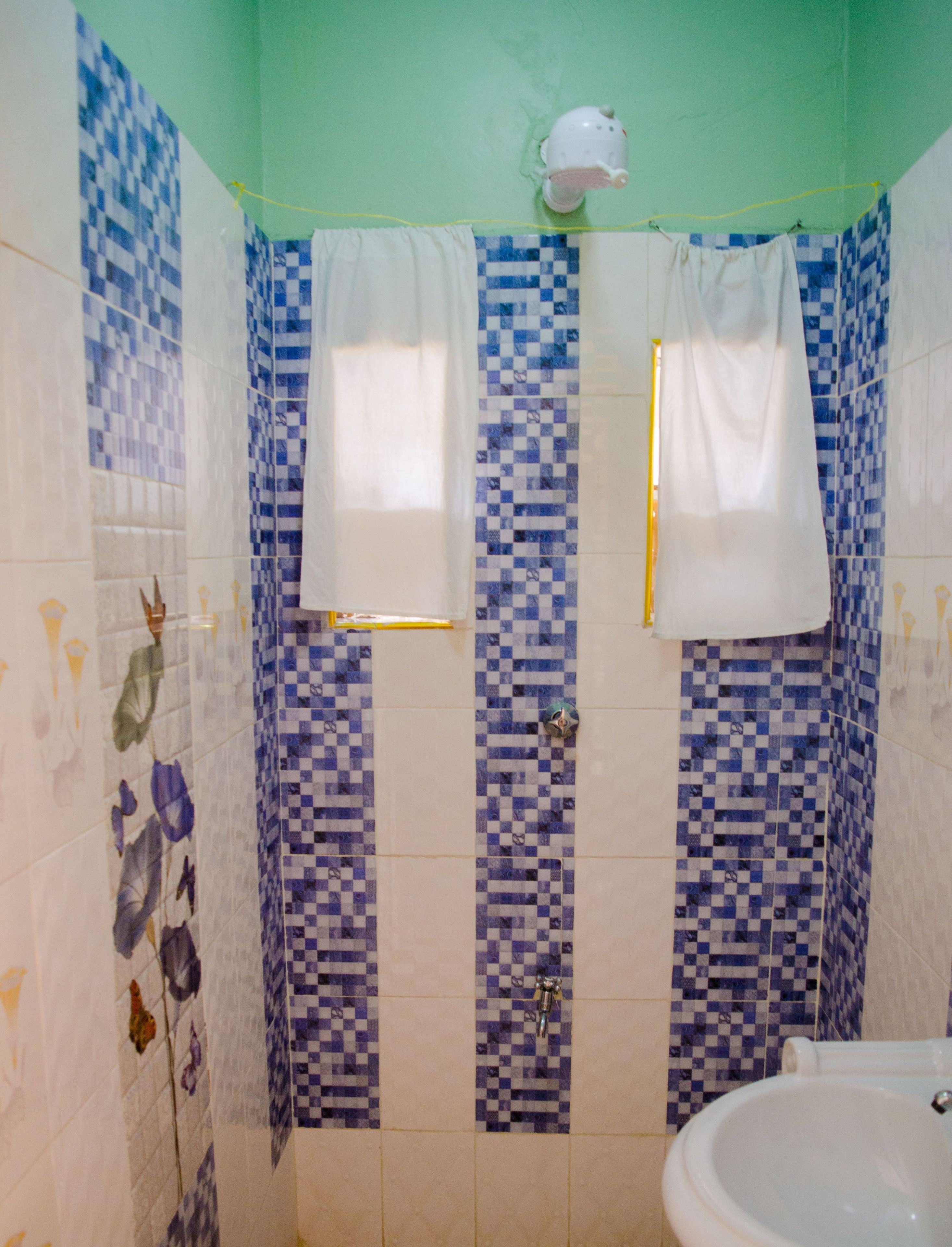 single room | bathroom | shower, free toiletries, slippers, towels