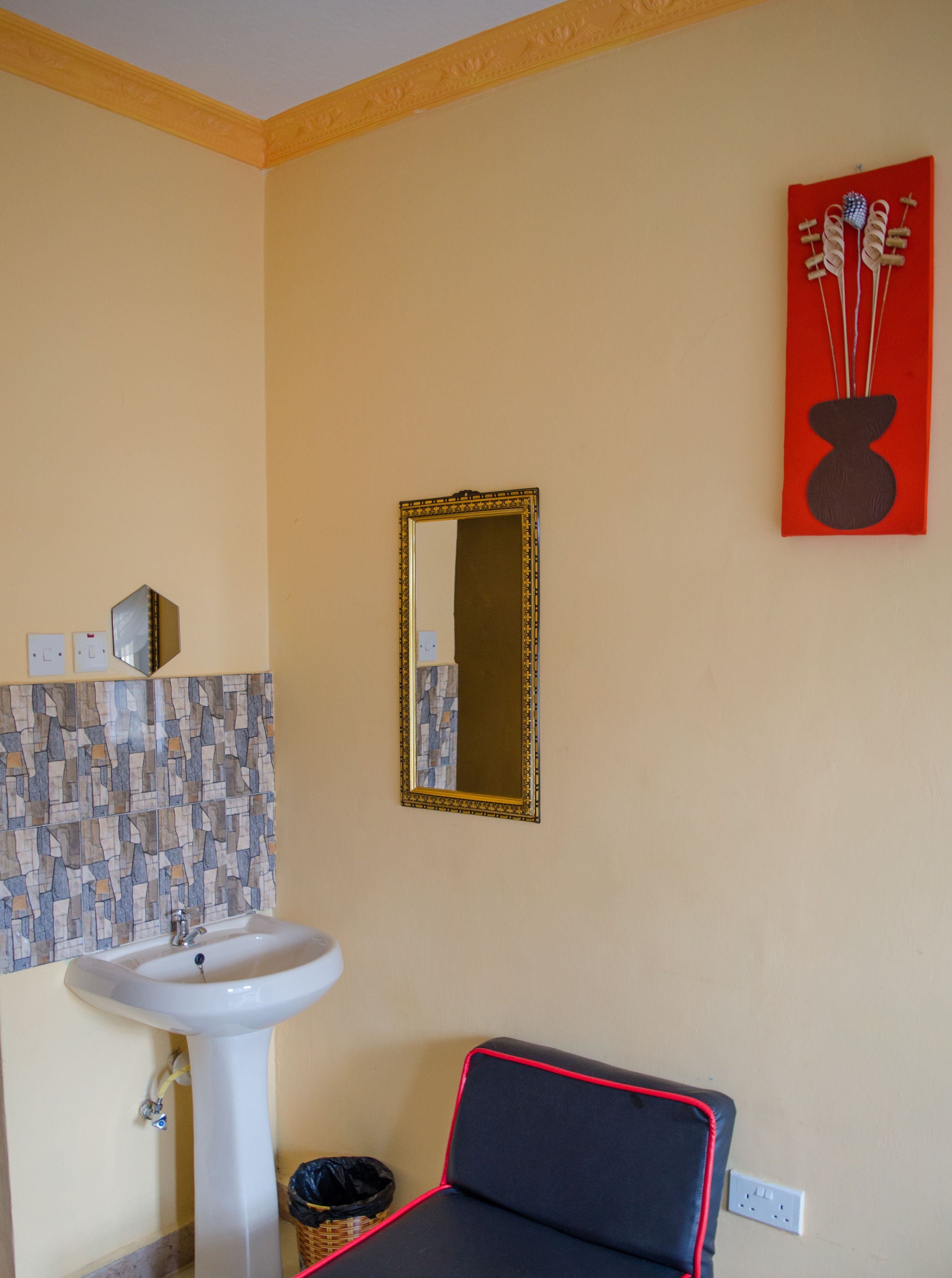 double room | desk, laptop workspace, soundproofing, cots/infant beds