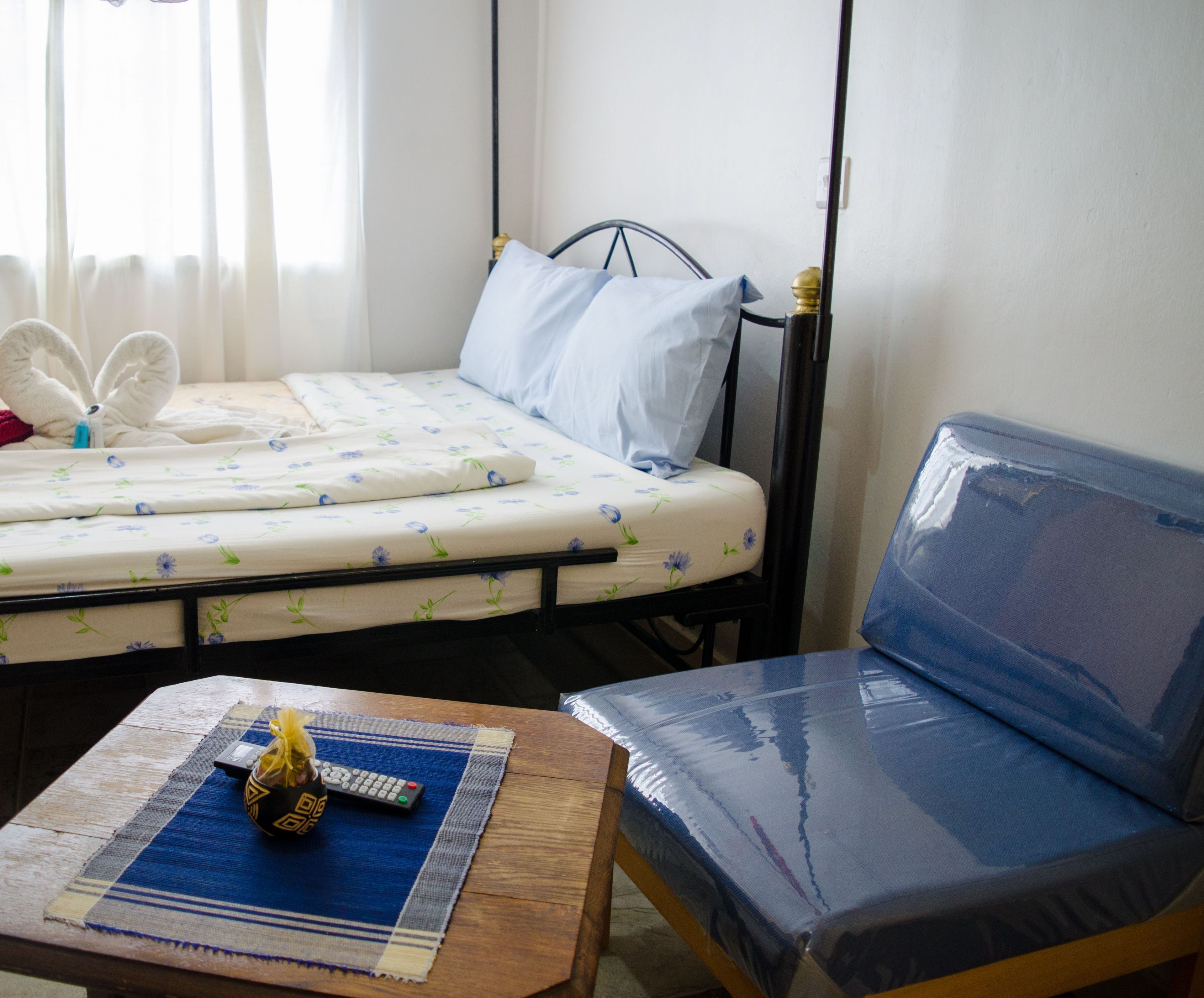 double room | desk, laptop workspace, soundproofing, cots/infant beds