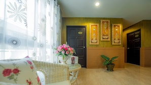Unclassified image, 2 of 31, button - Full House Khaosan - Hostel (Bangkok)
