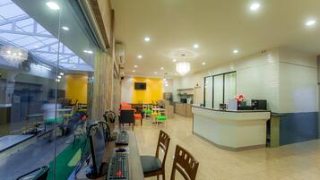 Lobby lounge
