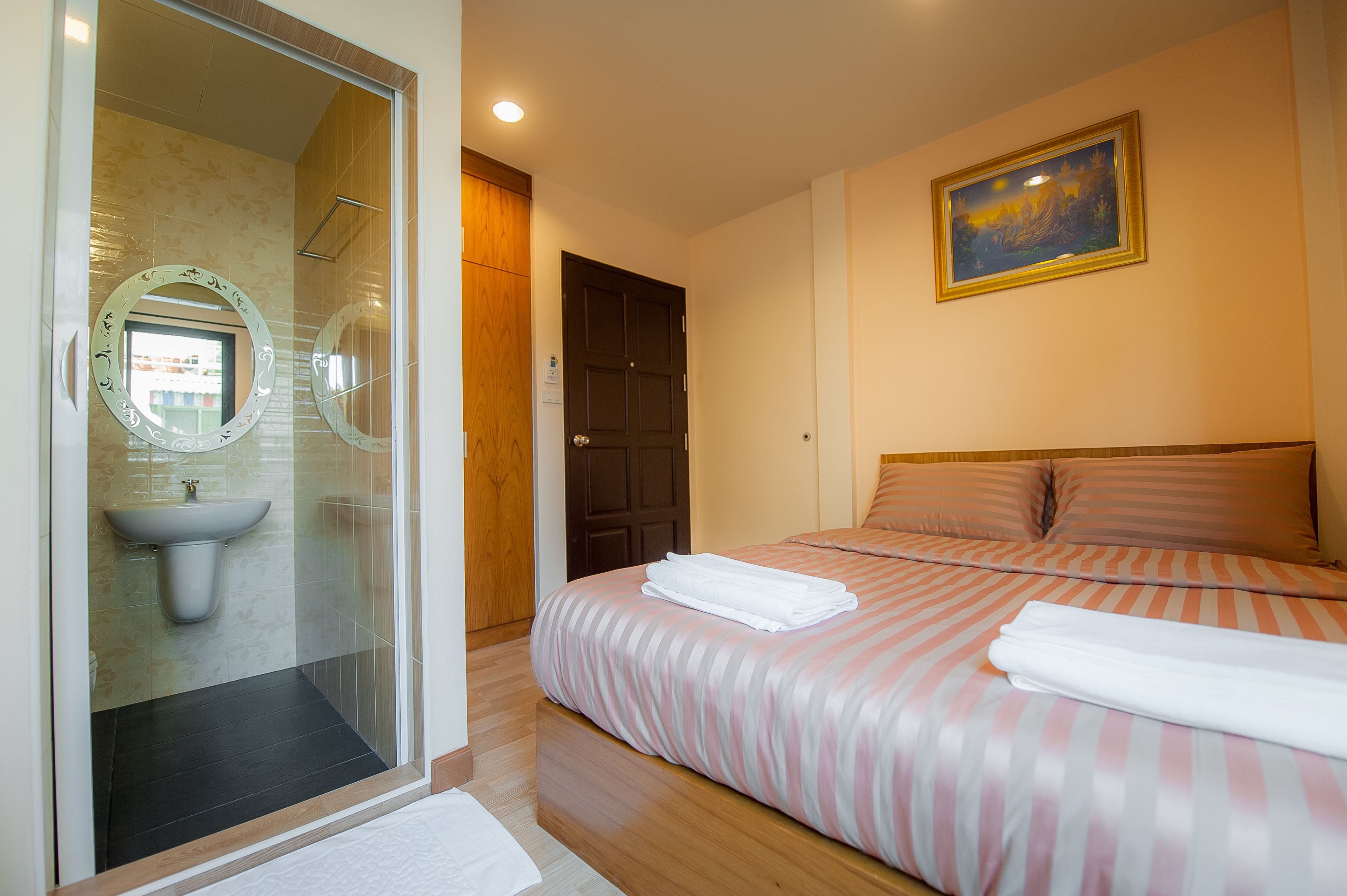 Deluxe Double Room | In-room safe, individually decorated, free WiFi