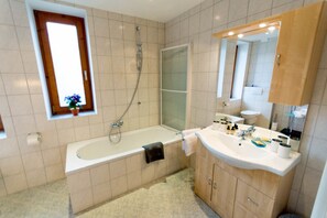 Bathroom - SKI-N-LAKE City Apartments (Zell am See)