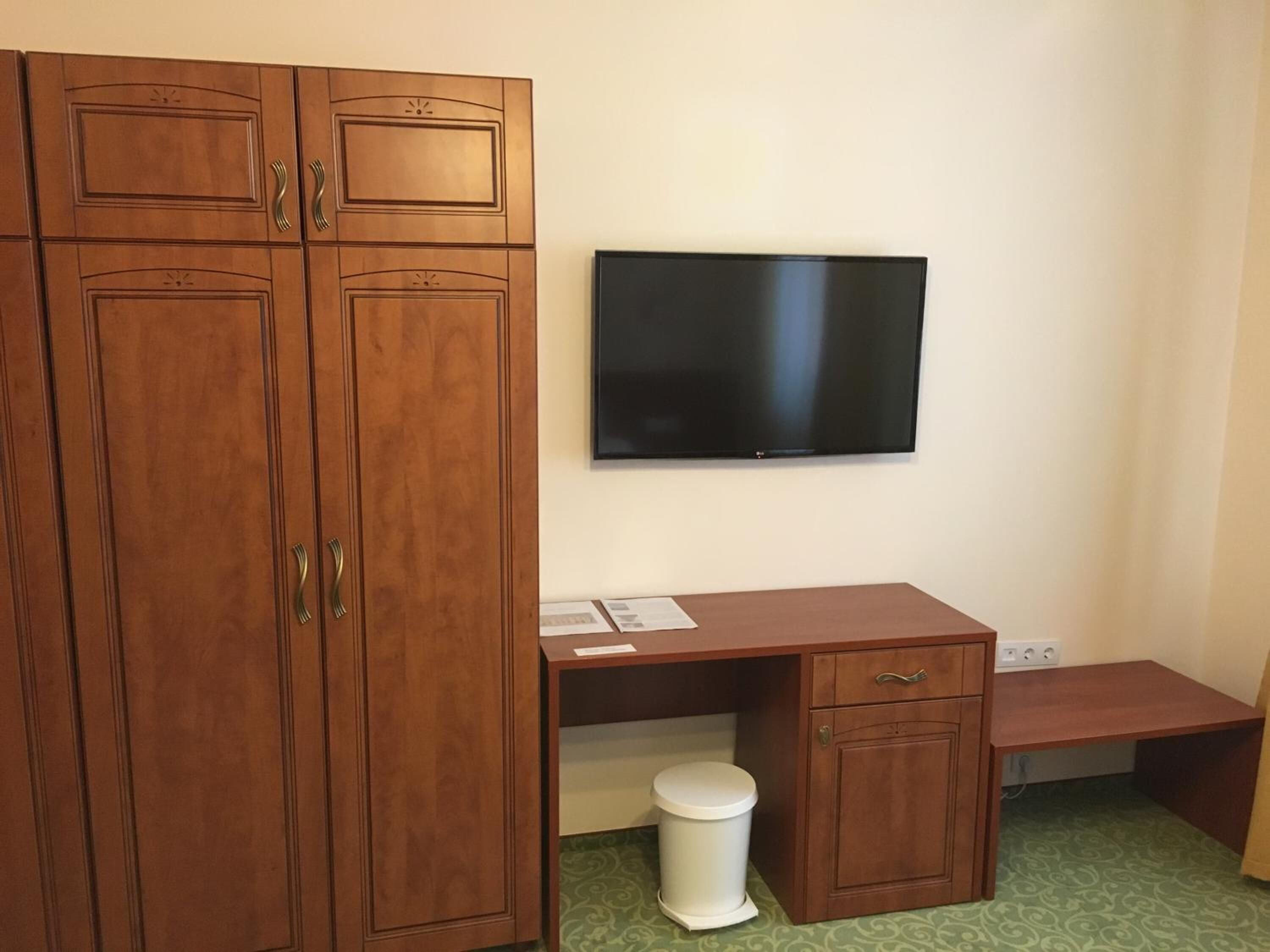 minibar, desk, soundproofing, free cots/infant beds