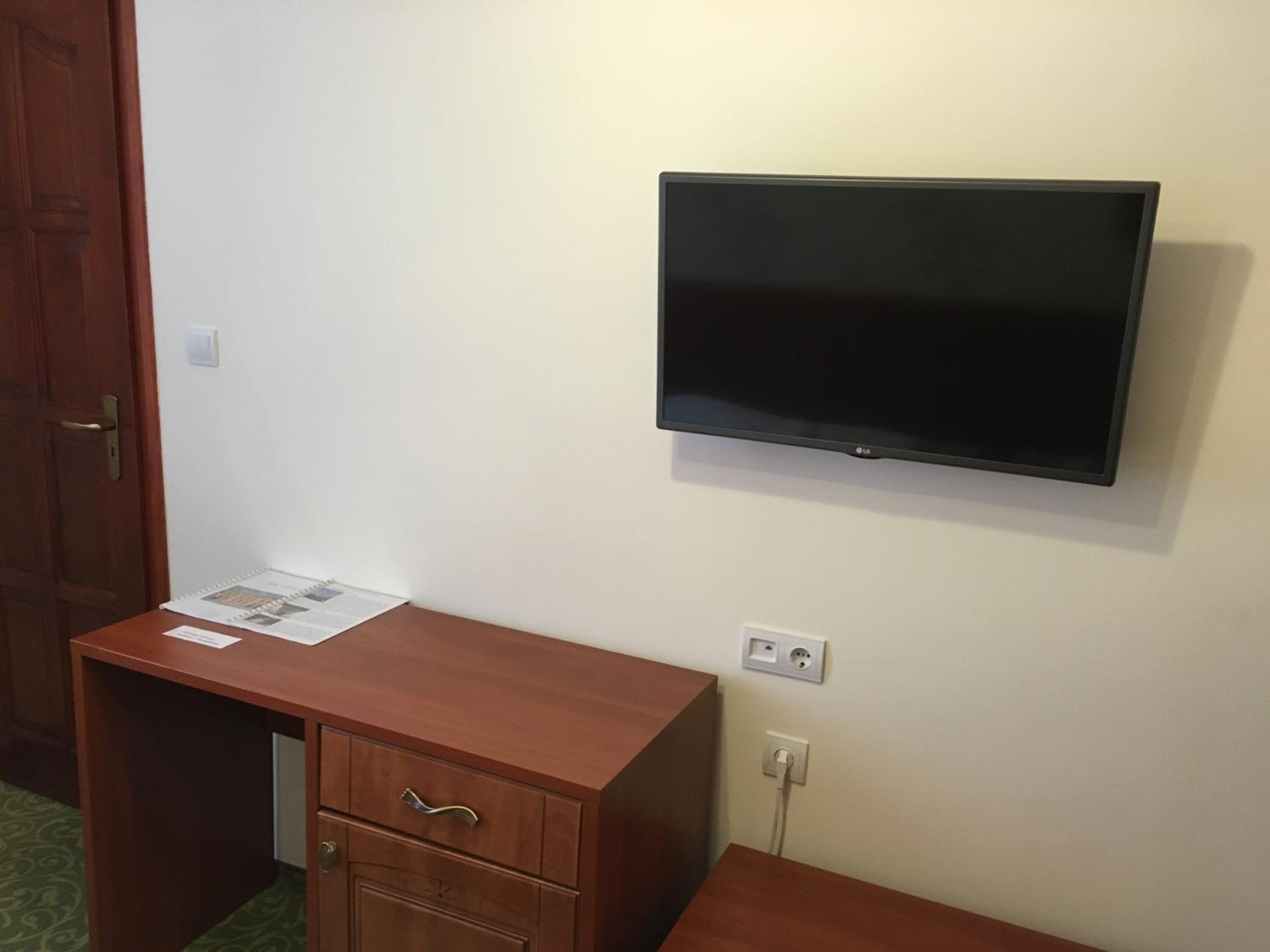 minibar, desk, soundproofing, free cots/infant beds