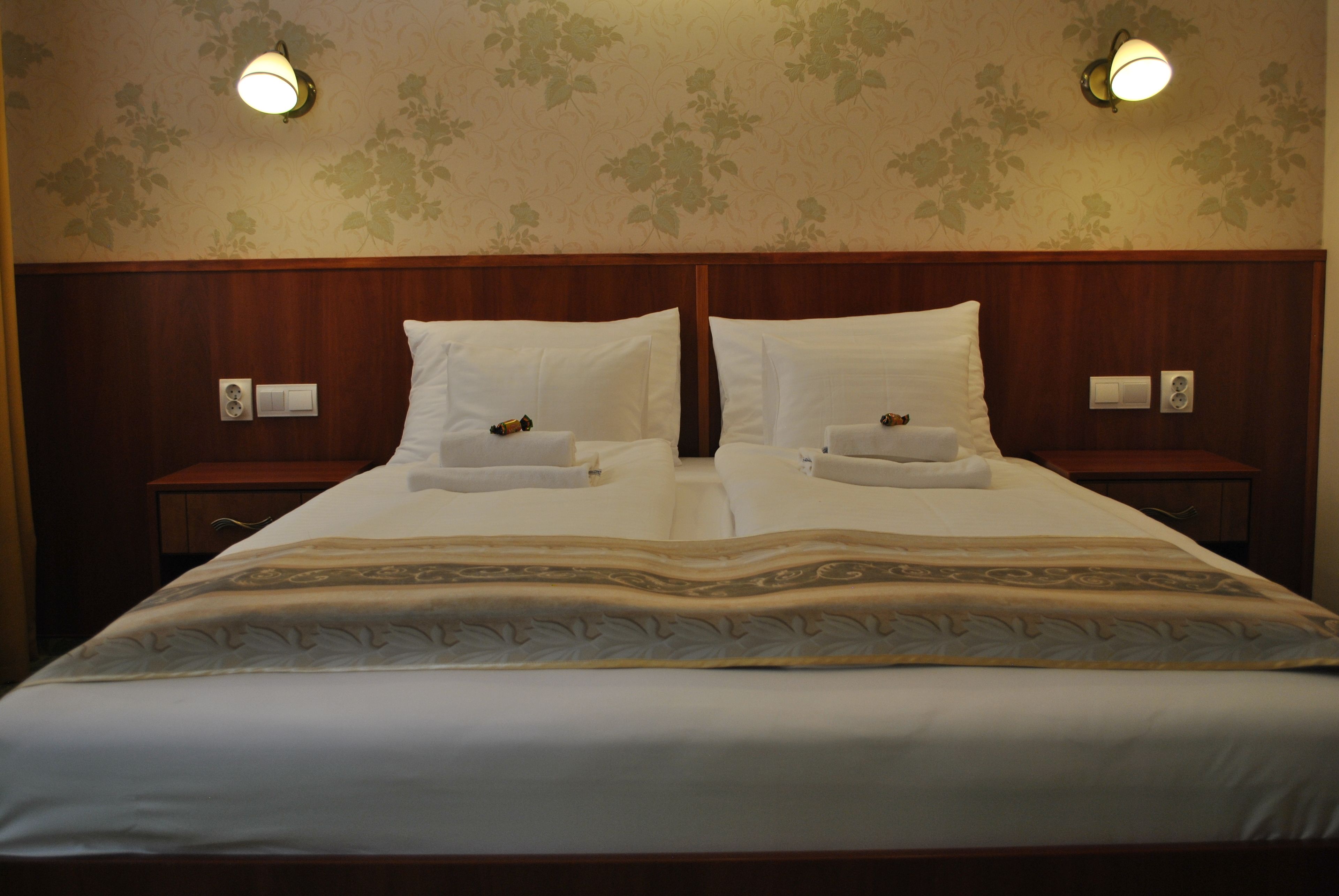 double room | minibar, desk, soundproofing, free cots/infant beds