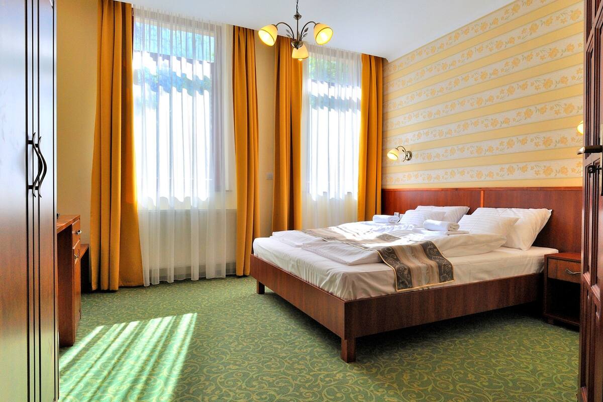 double room | minibar, desk, soundproofing, free cots/infant beds