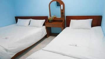 Standard Triple Room | Desk, free WiFi