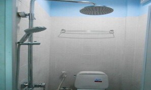 A bathroom with a shower, toilet, and a towel rack. - Lucky Backpacker Hostel (Vientiane)