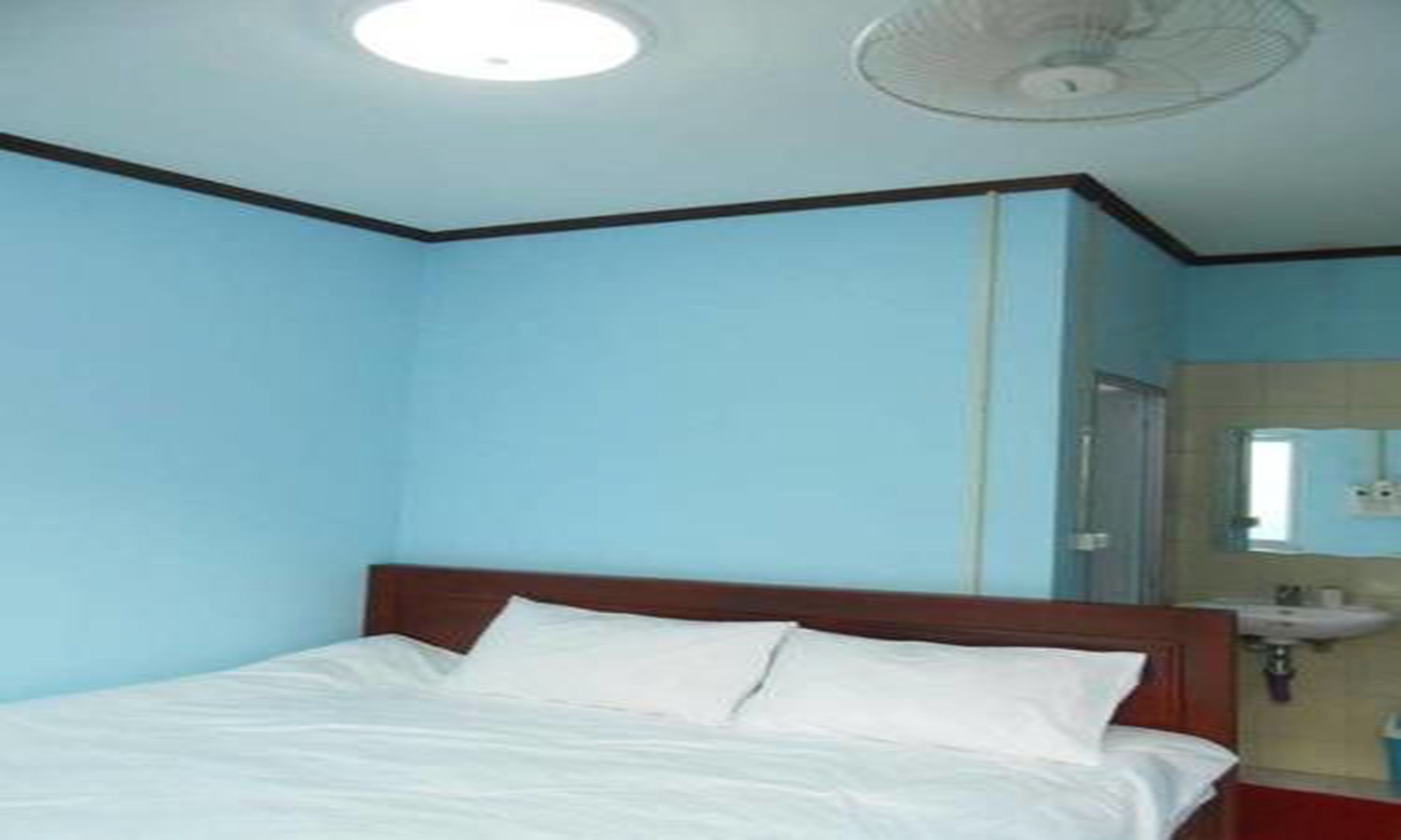 标准双人房 | 办公桌、免费 WiFi