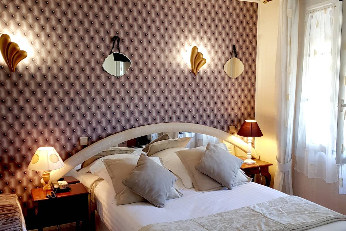 standard triple room | minibar, desk, blackout curtains, rollaway beds