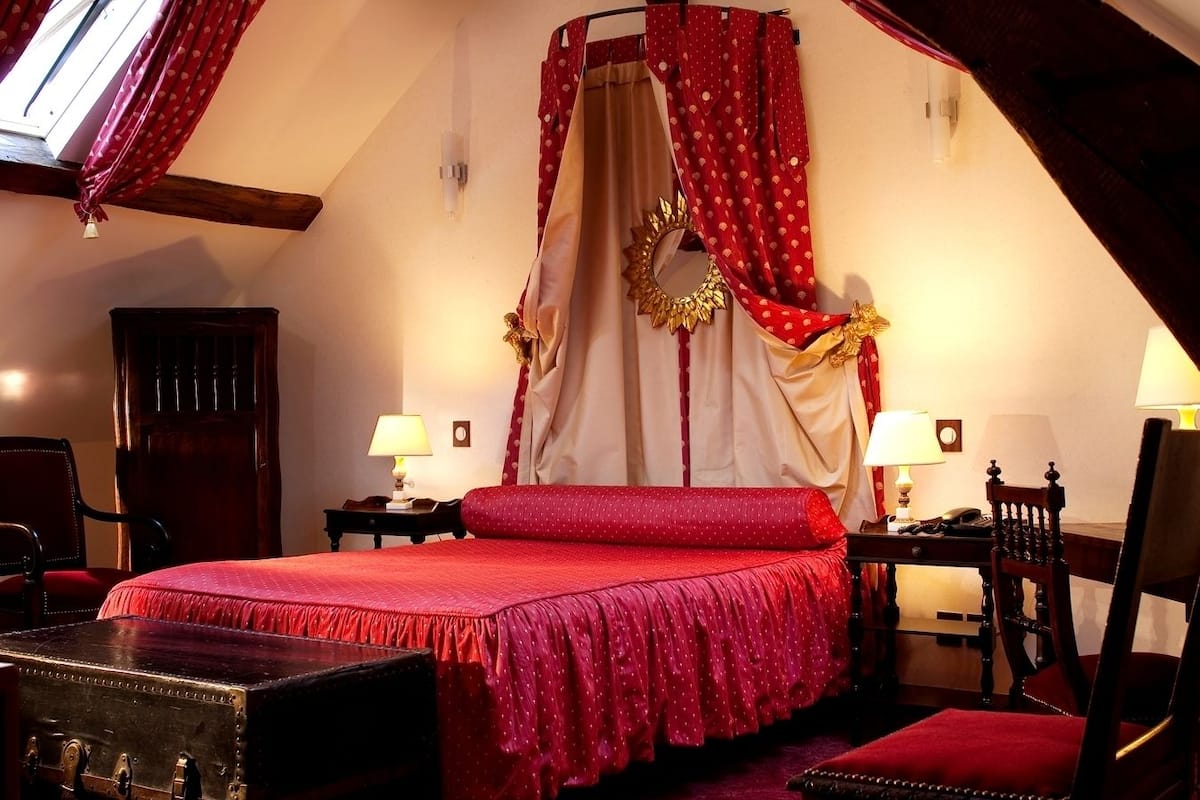 Double Room, Bathtub | Minibar, desk, blackout drapes, rollaway beds (surcharge)