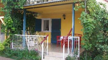 Classic Apartment, Lanai, Ground Floor | Terrace/patio